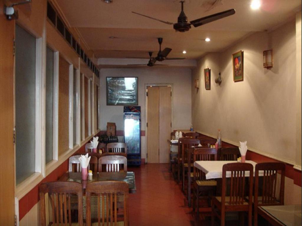 Oyo 15791 Flagship Hotel Executive Hazratganj Lucknow Exterior foto