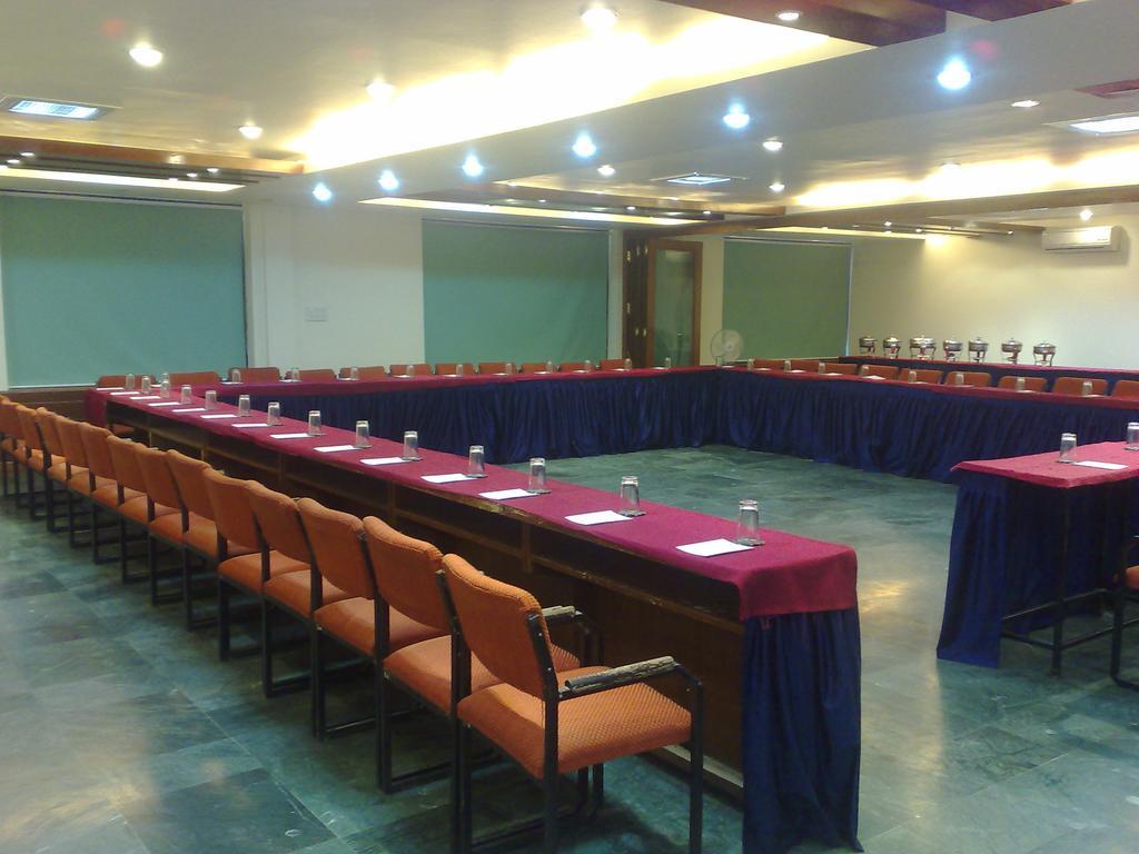 Oyo 15791 Flagship Hotel Executive Hazratganj Lucknow Exterior foto
